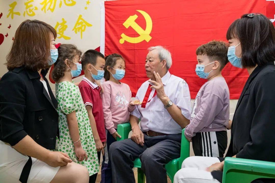 白球进黑洞选关版